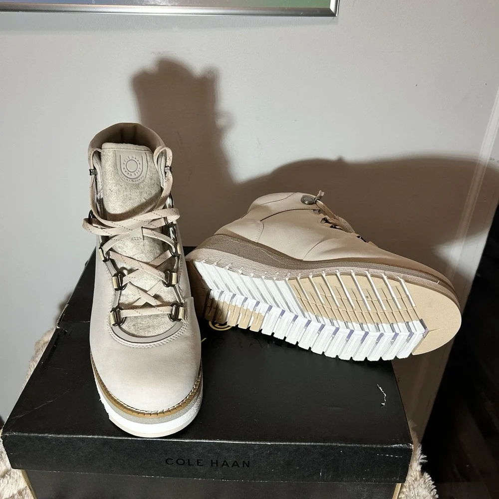 Cole Haan GrandExplore‎ Waterproof Hiking Boots Beige Leather W22602 Womens 8.5B